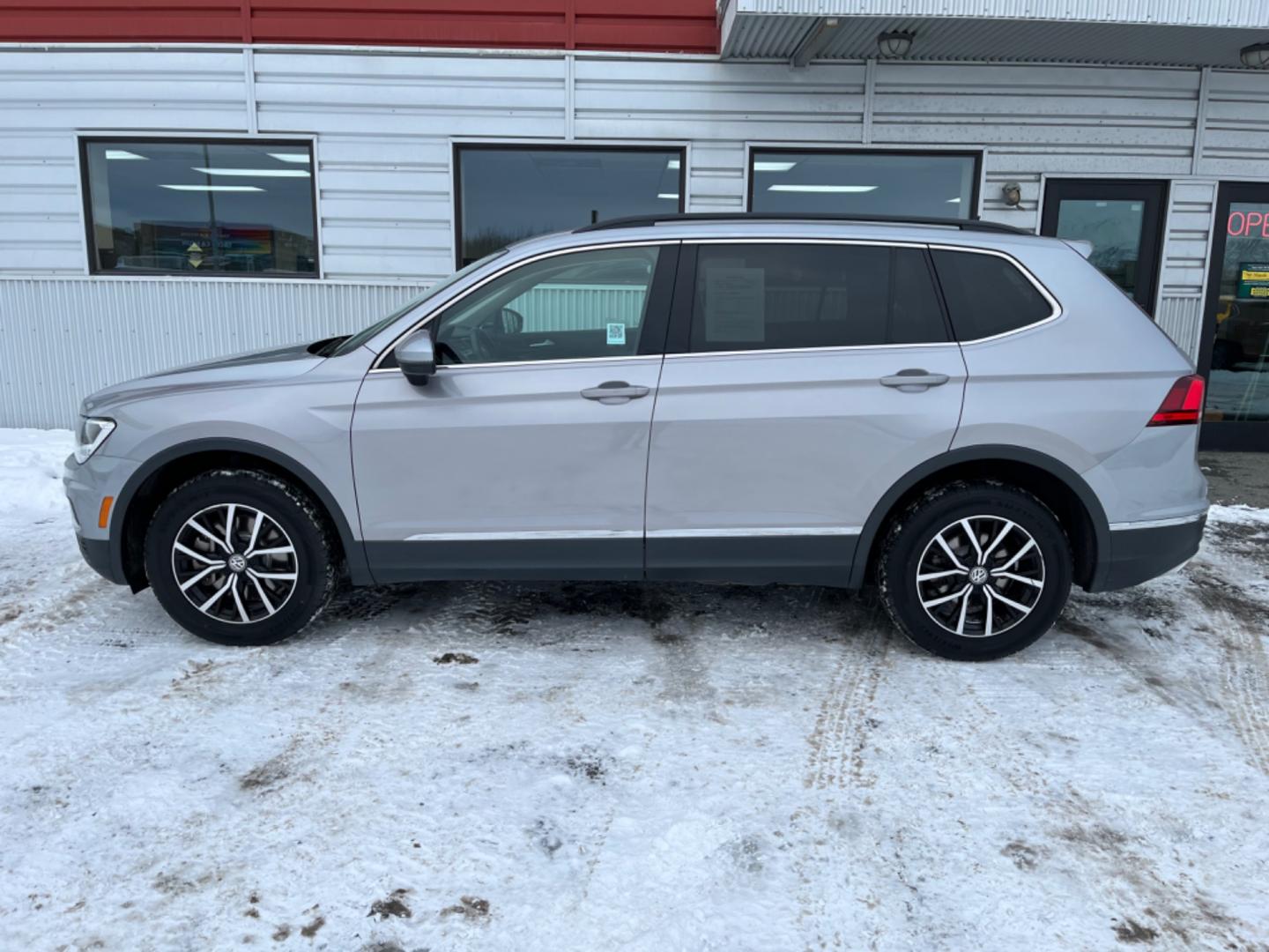 2021 Silver Volkswagen Tiguan SE 4Motion AWD (3VV2B7AXXMM) with an 2.0L L4 DOHC 16V TURBO engine, 8A transmission, located at 1960 Industrial Drive, Wasilla, 99654, (907) 274-2277, 61.573475, -149.400146 - Photo#2